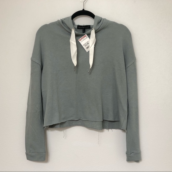 Tops - NWT Cropped sweatshirt